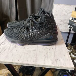 Nike Lebrons Men's Black and Purple Athletic Shoes no insoles